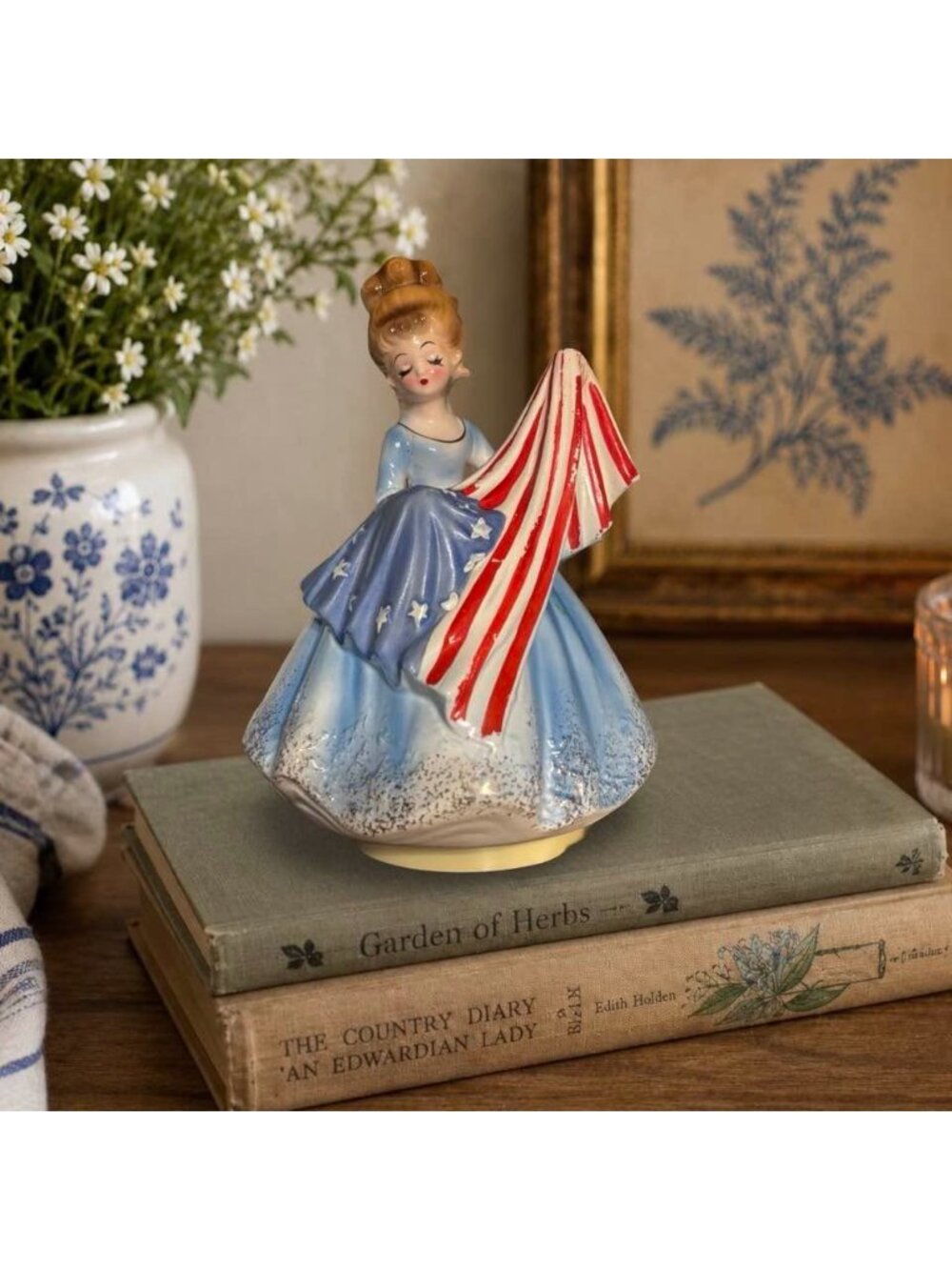 Vintage Joseph's Originals Betsy Ross Musical Figurine, Patriotic Lady with Amer - Picture 4 of 7